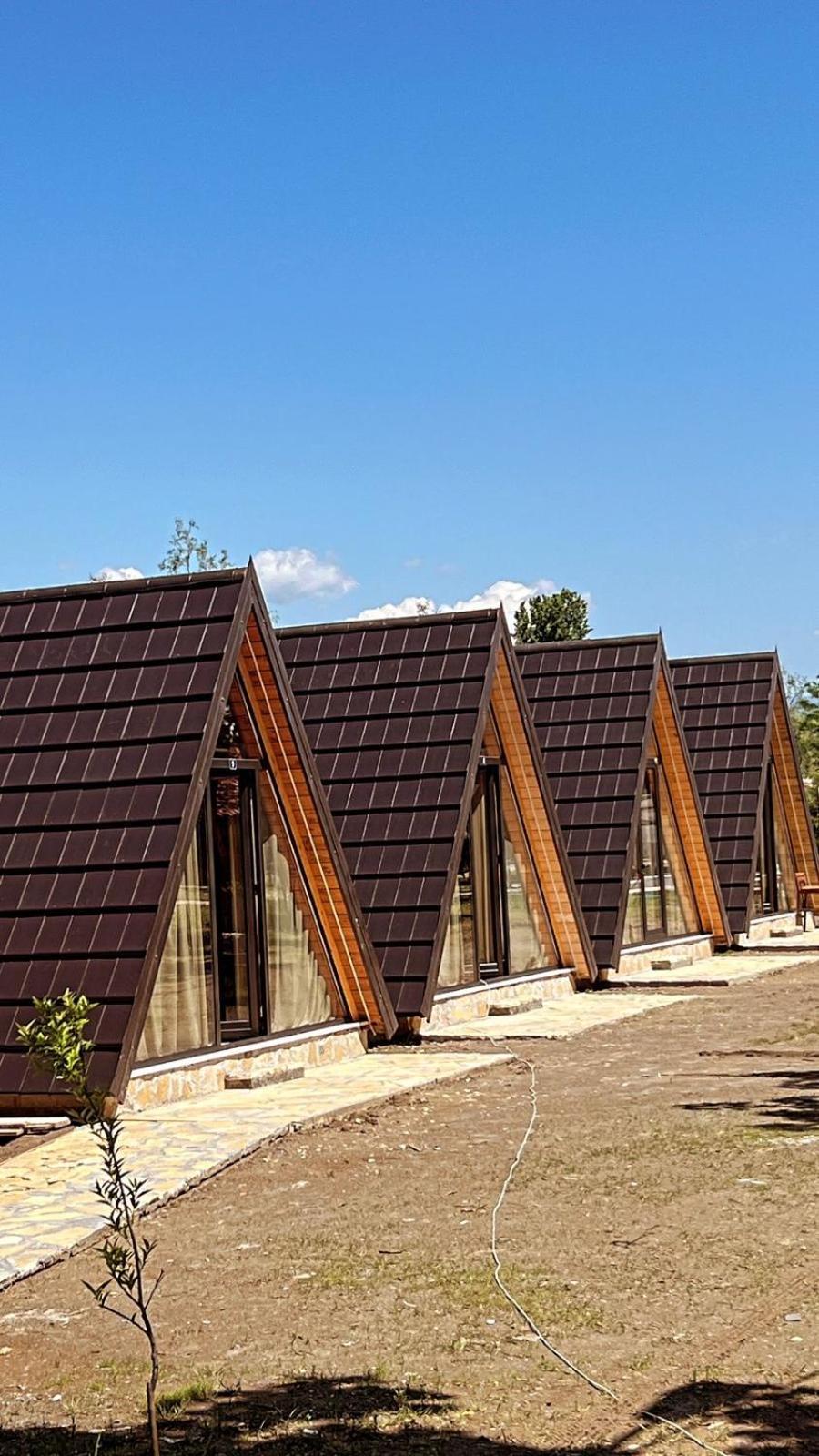 Windmill Shkodra Villa'S & Gesthouse Bagian luar foto