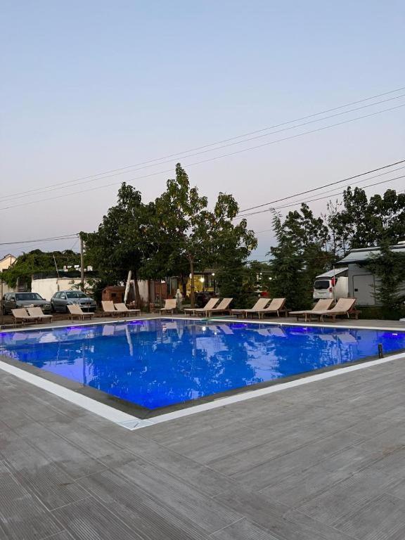 Windmill Shkodra Villa'S & Gesthouse Bagian luar foto