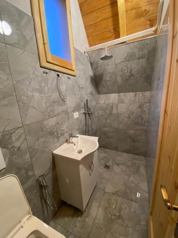Windmill Shkodra Villa'S & Gesthouse Bagian luar foto