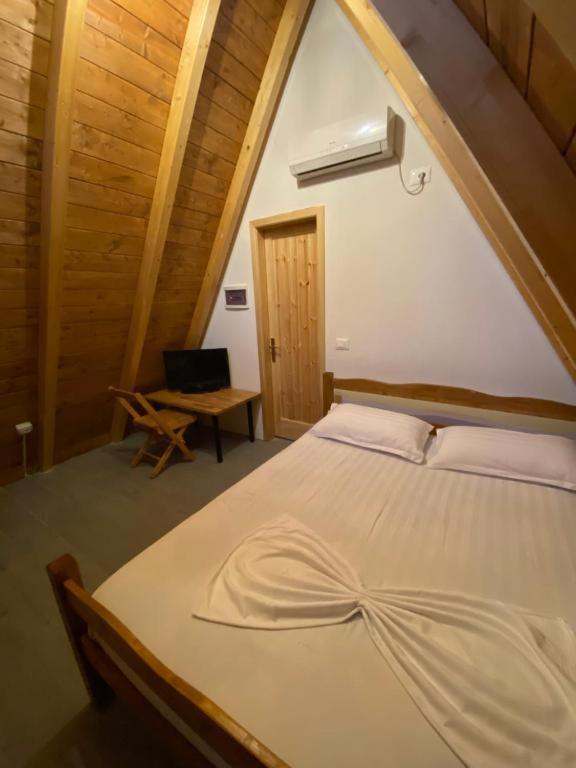 Windmill Shkodra Villa'S & Gesthouse Bagian luar foto