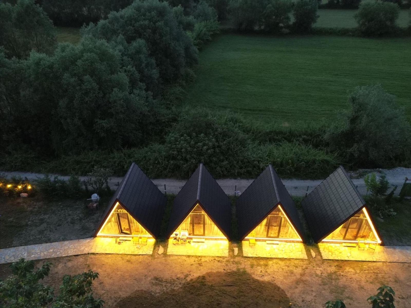 Windmill Shkodra Villa'S & Gesthouse Bagian luar foto